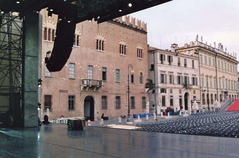 Mantova - Piazza Sordello / agosto 2003